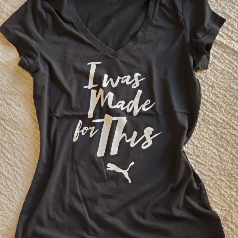 Set of v-neck Puma t-shirts